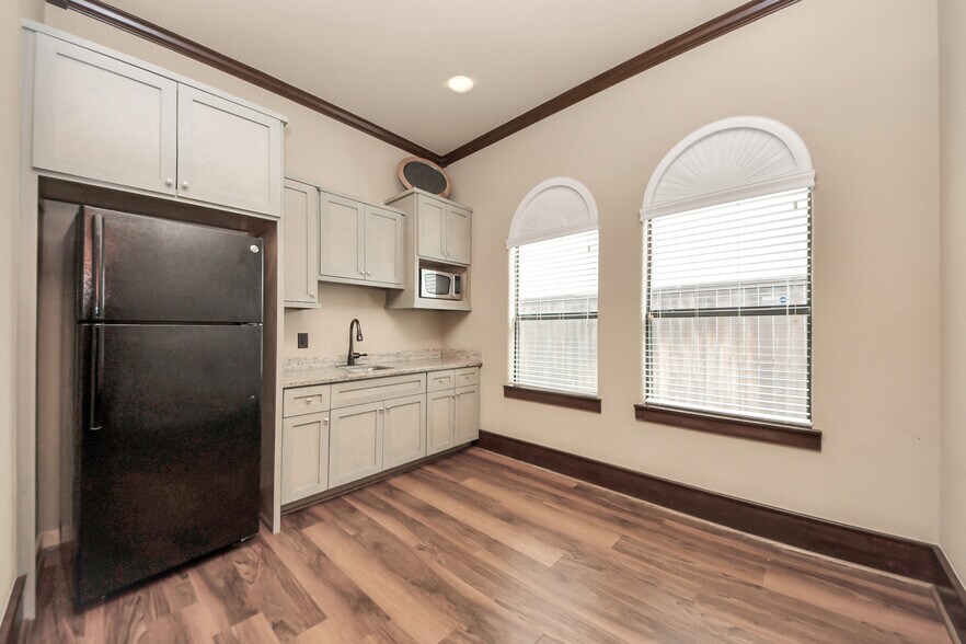 More Photos Of 12516 Cutten Rd, Houston Medical For Lease