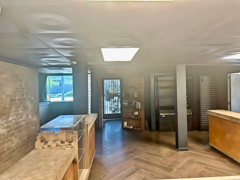 More Photos Of 5277 W Jefferson Blvd, Los Angeles General Retail For Sale