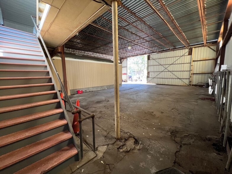 More Photos Of 1909-1911 S Salina St, Syracuse Office For Sale