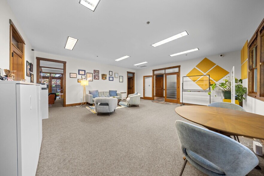 More Photos Of 750 Buckaroo Trl, Sisters Office For Sale