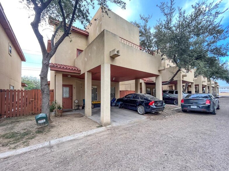 More Photos Of 101 E Calton Rd, Laredo Apartments For Sale