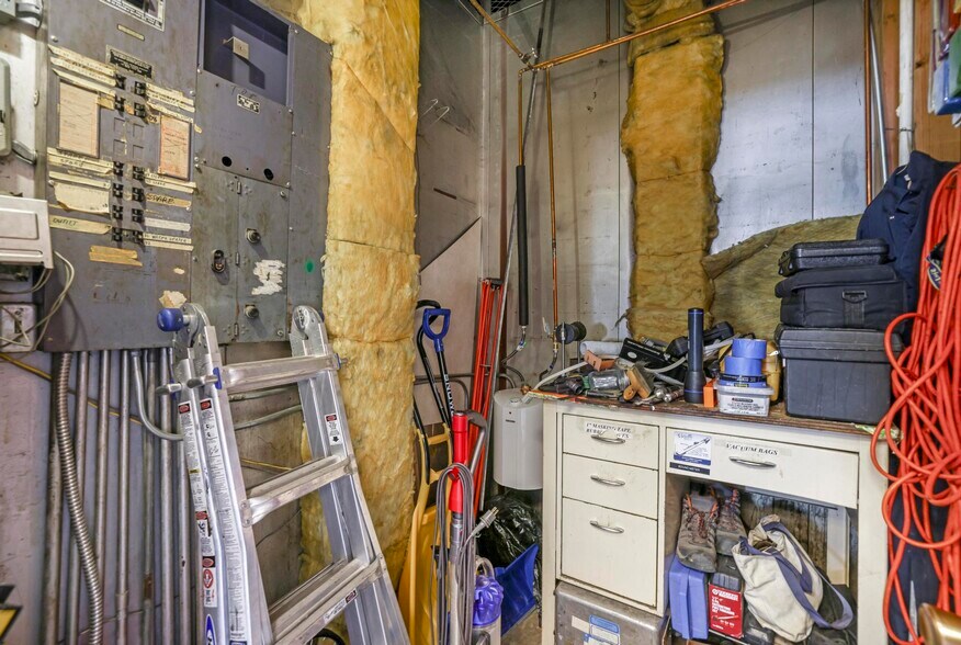 More Photos Of 507 Main Ave W, Twin Falls Flex For Sale