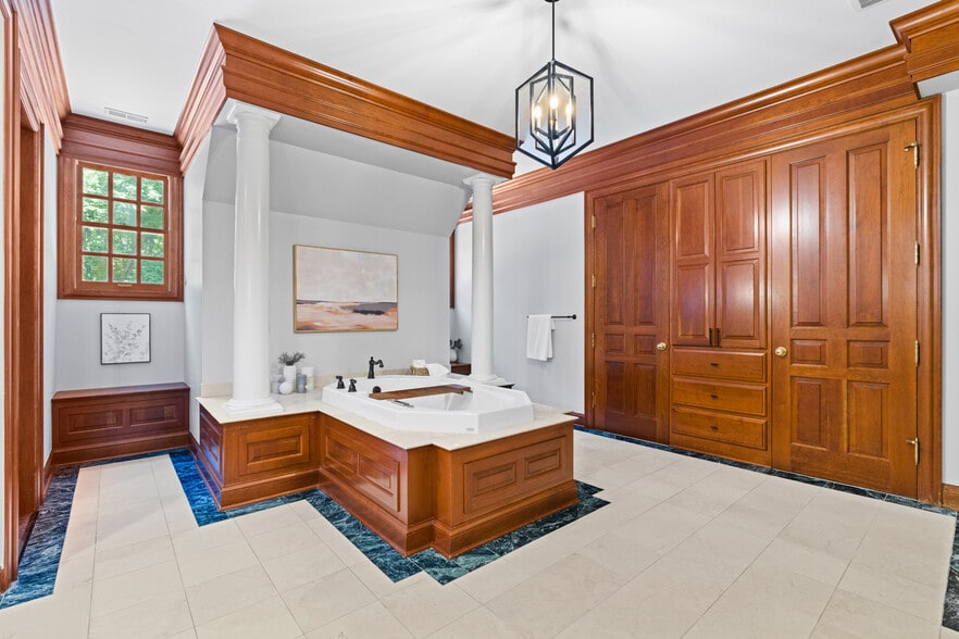 More Photos Of 5455 Plantation Rd, Sunbury Lodge Meeting Hall For Sale