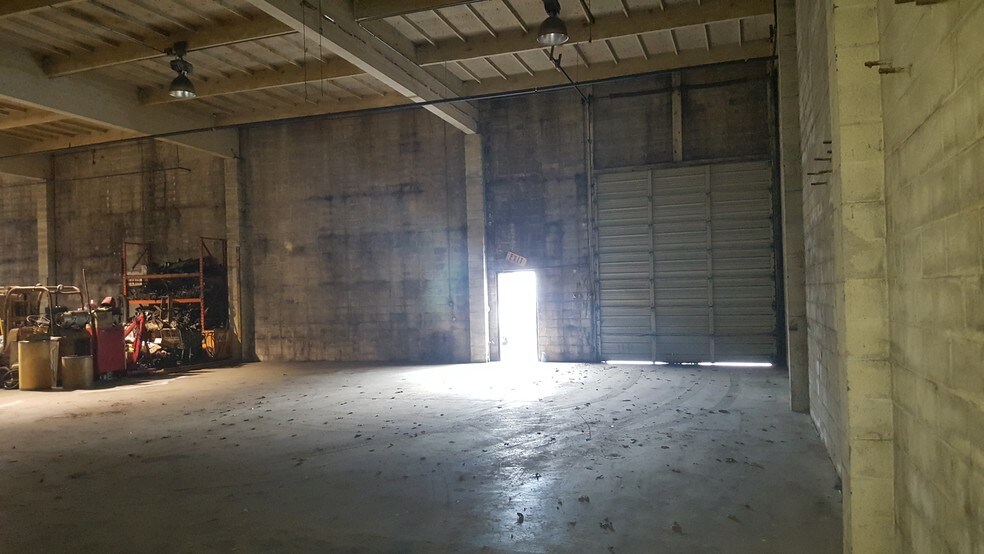 More Photos Of 251 NE Kilpatrick St, Portland Warehouse For Lease