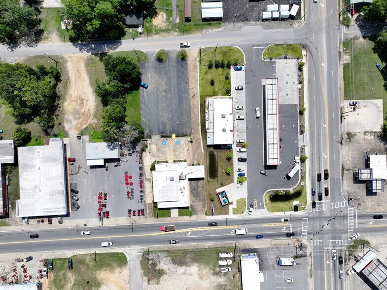 More Photos Of 406 S Waukesha St, Bonifay Office For Sale