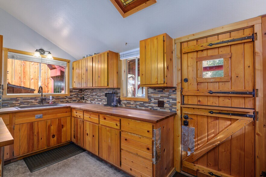 More Photos Of 3305 Dick George Rd, Cave Junction Hospitality For Sale