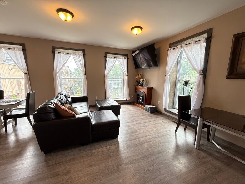 More Photos Of 121 Water St, Albany General Retail For Sale