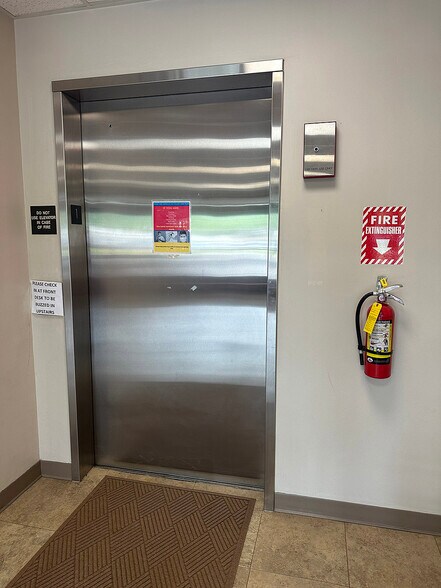 More Photos Of 26 Midway St, Bristol Medical For Sale