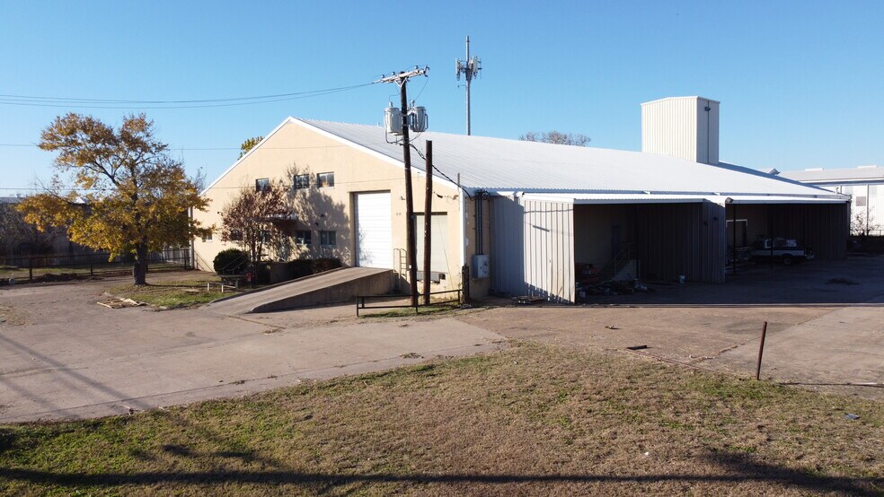 More Photos Of 8331 Hoyle Ave, Dallas Distribution For Sale