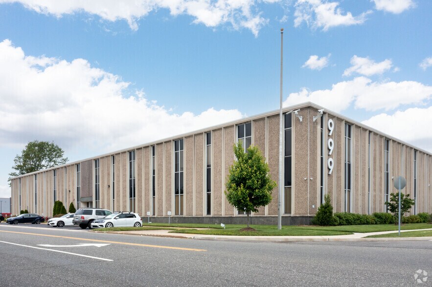 More Photos Of 999 Stewart Ave, Bethpage Office For Lease