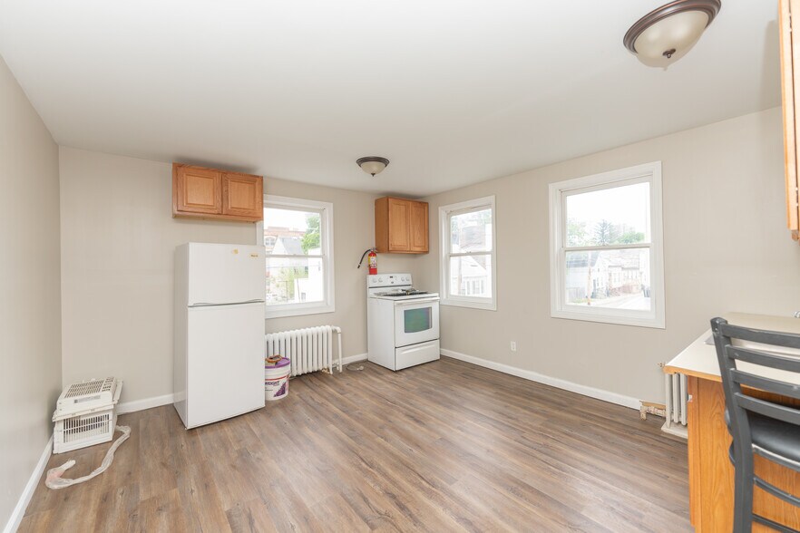 More Photos Of 117 N Lake Ave, Albany Storefront Retail Residential For Sale