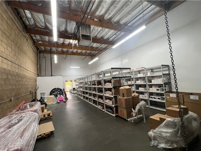 More Photos Of 530-550 S Vella Rd, Palm Springs Warehouse For Lease