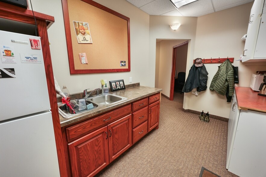 More Photos Of 20 S 32nd Ave S, Saint Cloud Office For Sale