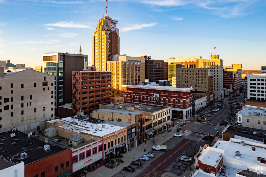 More Photos Of 200 S Washington Sq, Lansing Medical For Lease