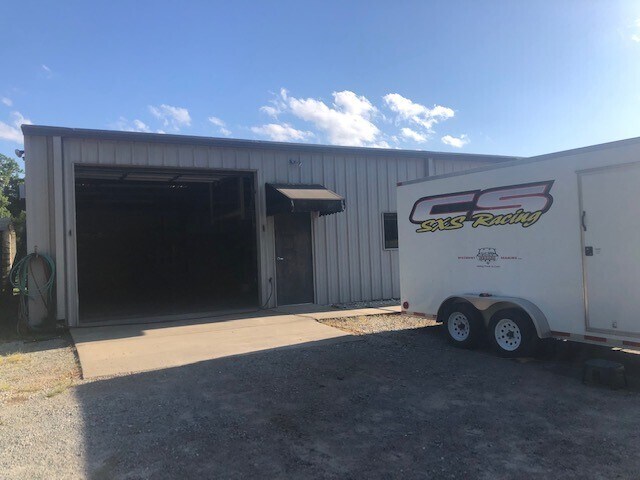 More Photos Of 2113 Wessinger Rd, Chapin Warehouse For Lease