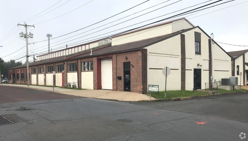 Primary Photo Of 400-420 Elm Ave, North Wales Warehouse For Lease