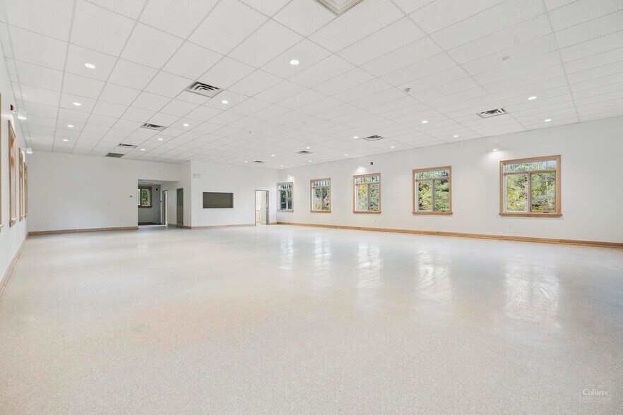 More Photos Of 43 Main St S, Milton Freestanding For Sale