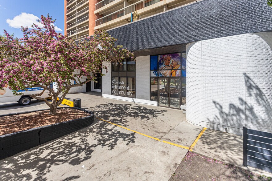 More Photos Of 10531 90th St NW, Edmonton Continuing Care Retirement Community For Lease