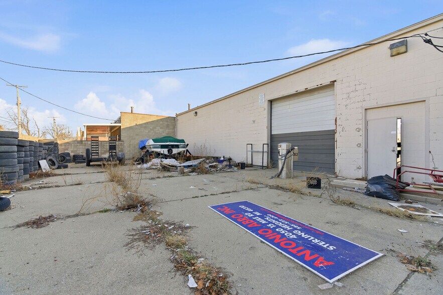 More Photos Of 6737 E Nine Mile Rd, Warren Warehouse For Lease