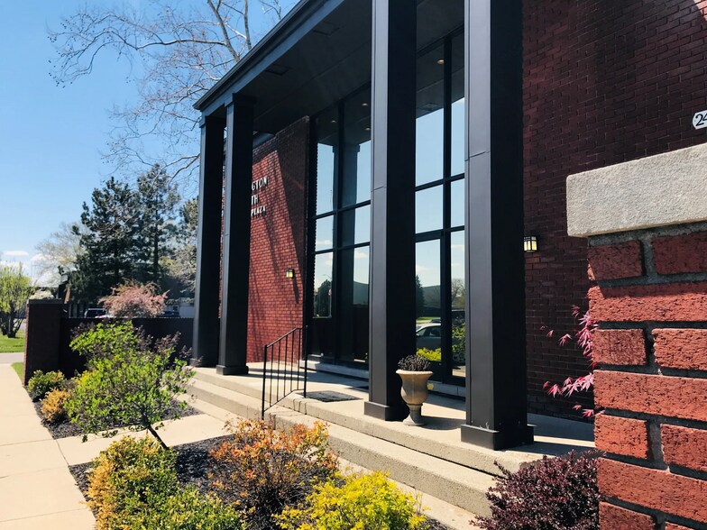 More Photos Of 24525 Southfield Rd, Southfield Unknown For Lease