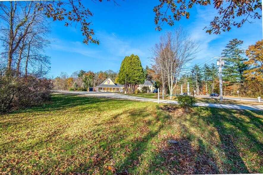 More Photos Of 146 Calef Hwy, Barrington Flex For Sale