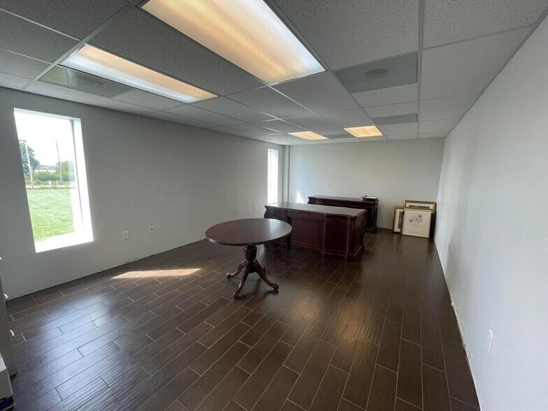 More Photos Of 15812 State Route 56 W, Mount Sterling Light Distribution For Sale