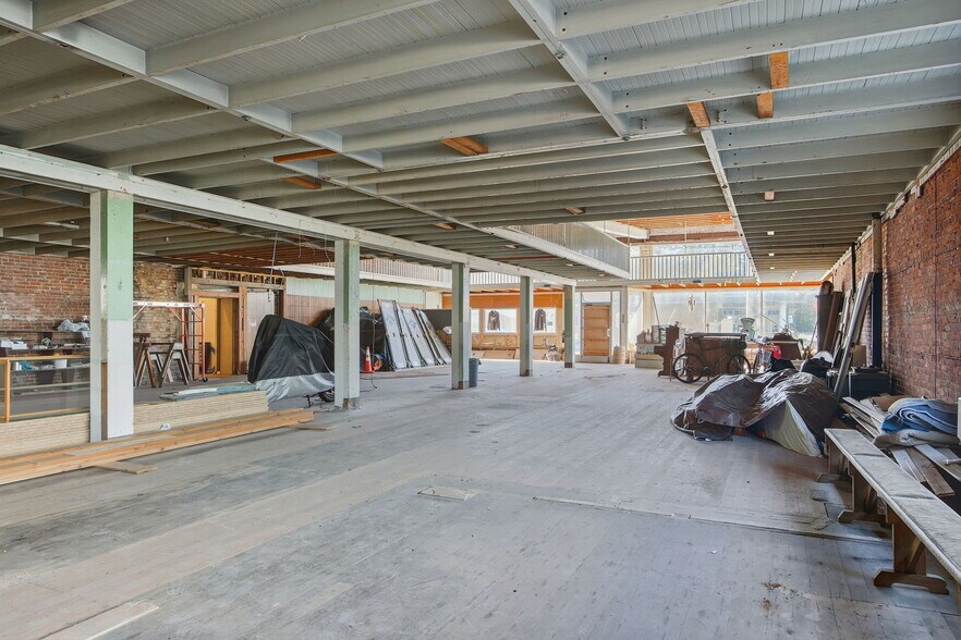 More Photos Of 104 Spruce St E, Ilwaco General Retail For Sale