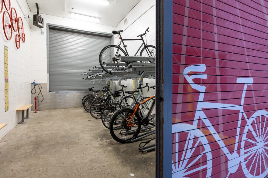 More Photos Of 200 W Madison St, Chicago Office For Lease