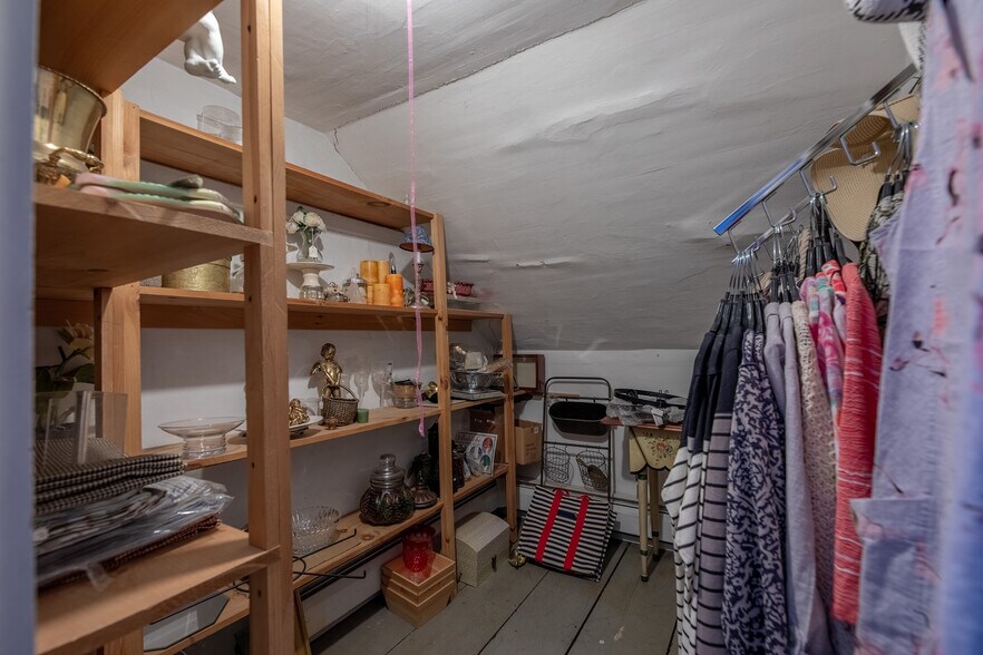 More Photos Of 16 West Main St, Wilmington General Retail For Sale