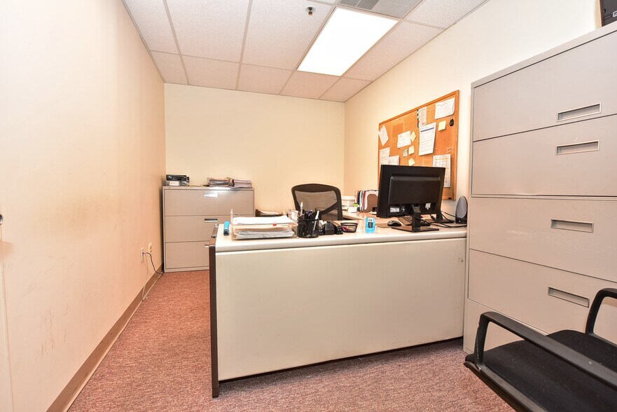 More Photos Of 230 West Parkway, Pompton Plains Flex For Sale