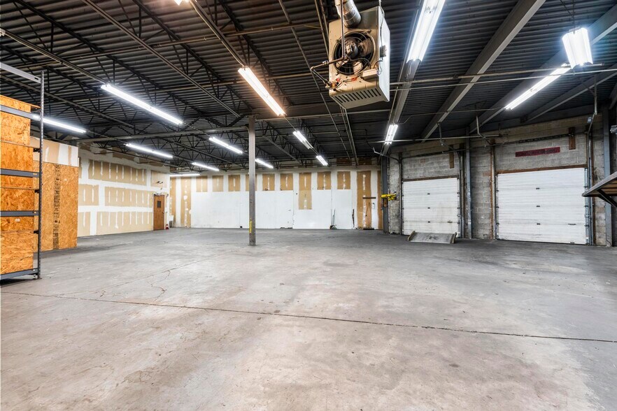 More Photos Of 362 Industrial Park Rd, Middletown Warehouse For Sale