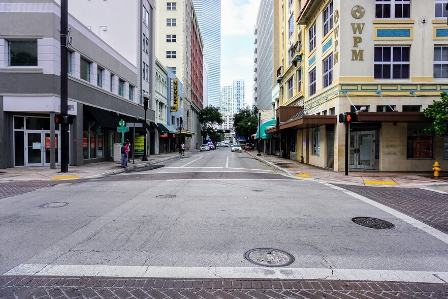 More Photos Of 39 NE 1st Ave, Miami Storefront Retail Office For Lease