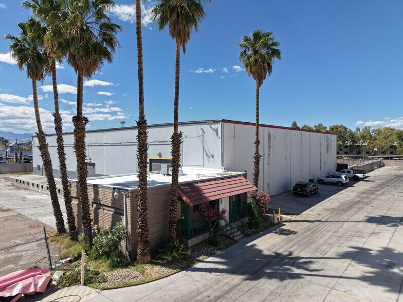 More Photos Of 3250 Palm Pky, Las Vegas Warehouse For Lease