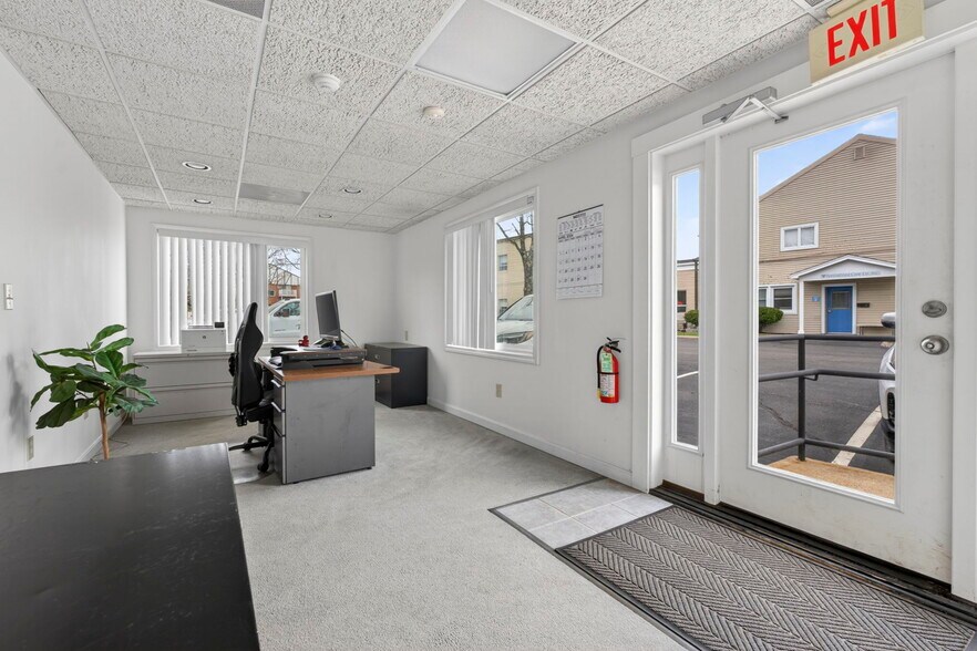 More Photos Of 24 Stickney Ter, Hampton Office For Sale