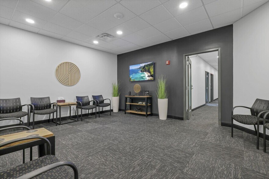 More Photos Of 1480 Manning Pky, Powell Loft Creative Space For Sale