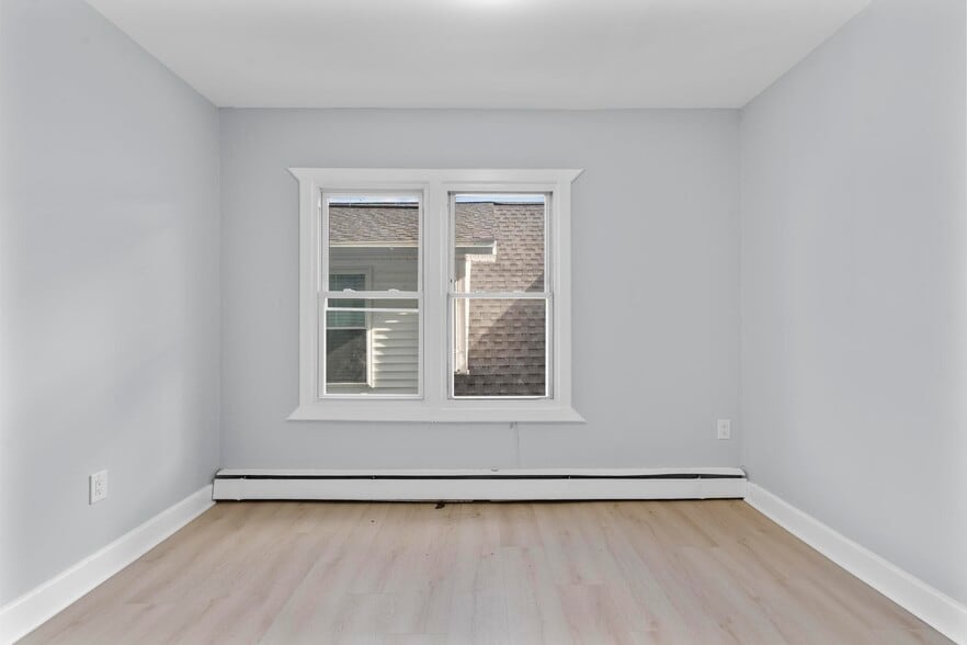 More Photos Of 746 Maple St, Bridgeport Apartments For Sale