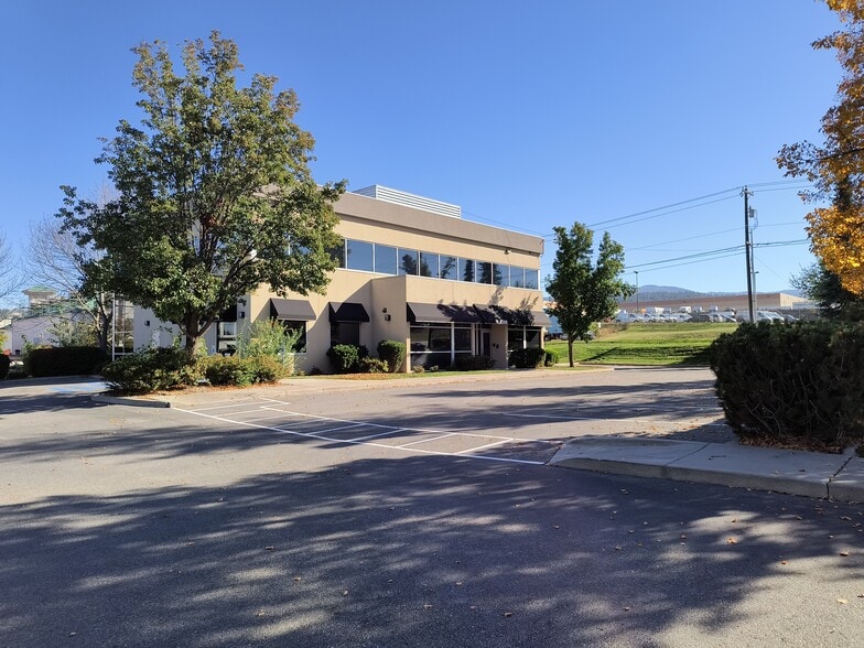 More Photos Of 2208 N Swing Ln, Liberty Lake Medical For Sale