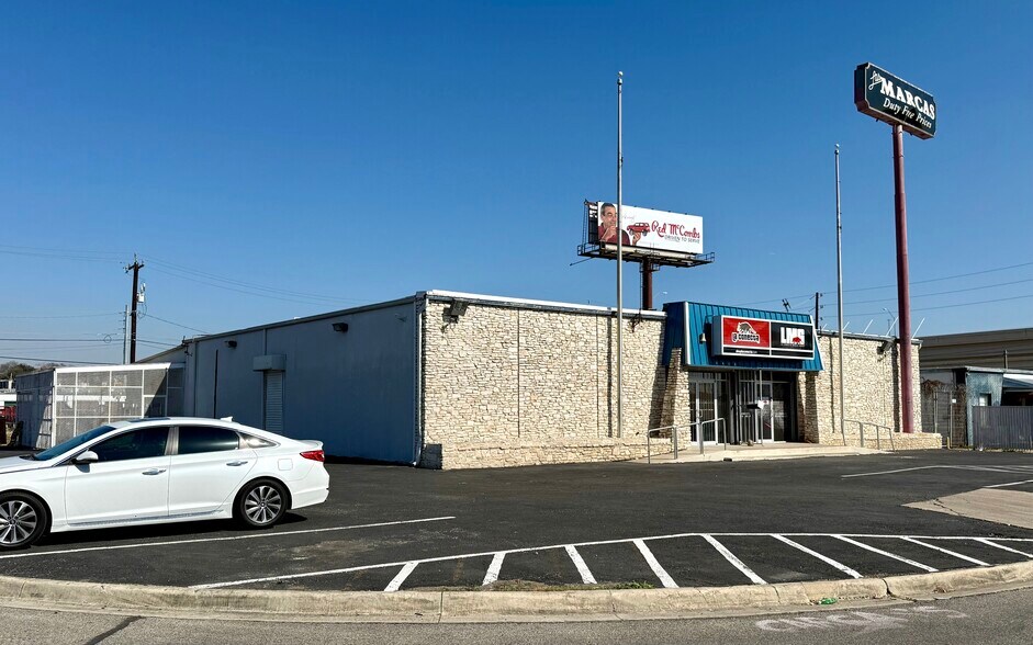 More Photos Of 5607 Kenwick St, San Antonio Showroom For Sale