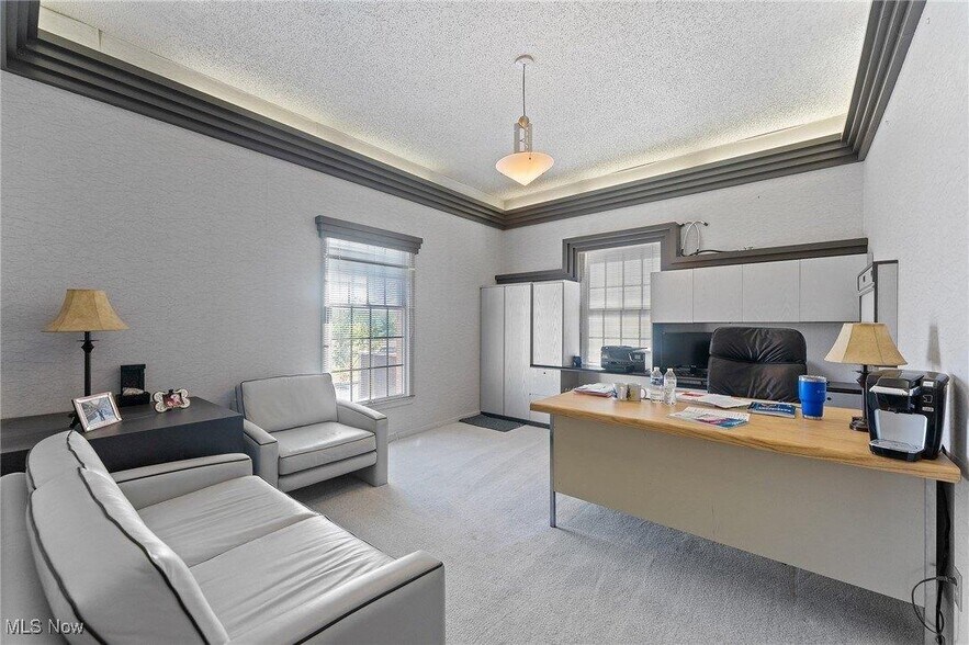 More Photos Of 925 Trailwood Dr, Youngstown Medical For Sale