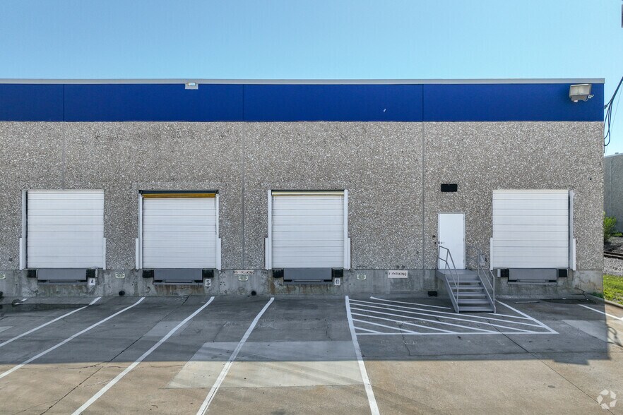 More Photos Of 3510 Pipestone Rd, Dallas Distribution For Lease