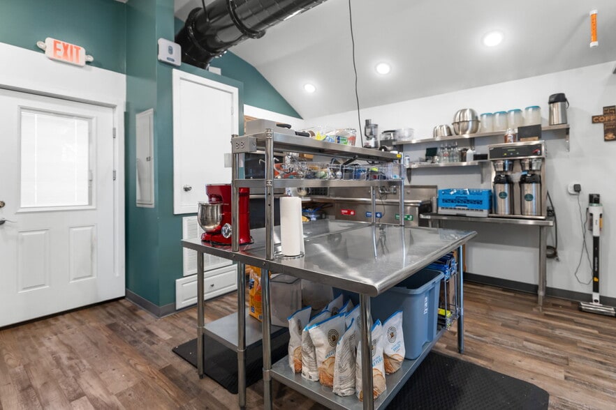 More Photos Of 106 Northside Sq, Petersburg Restaurant For Sale