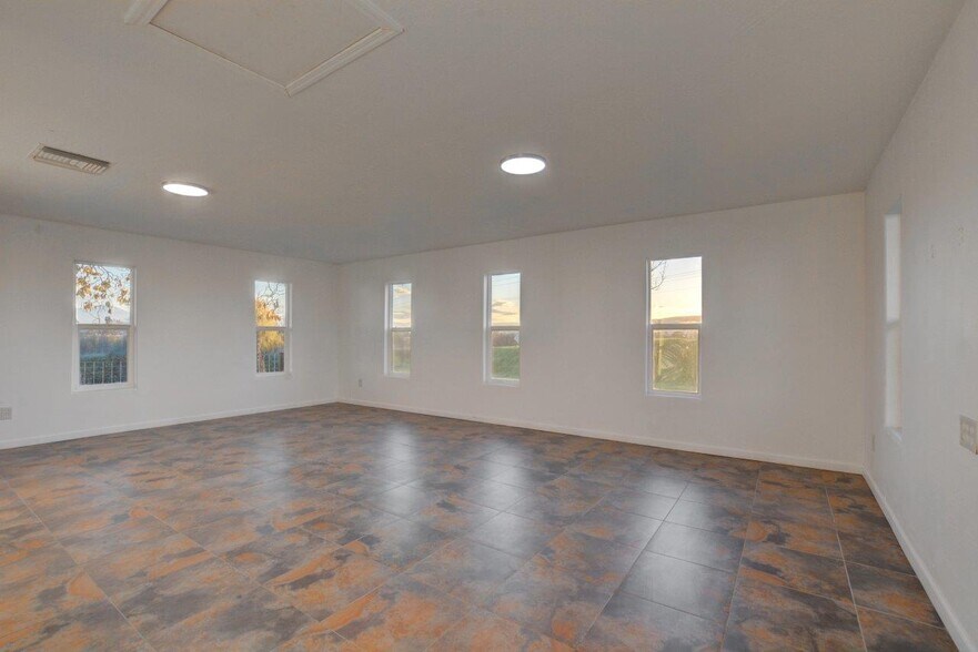 More Photos Of 6804 Agate Rd, White City Flex For Sale