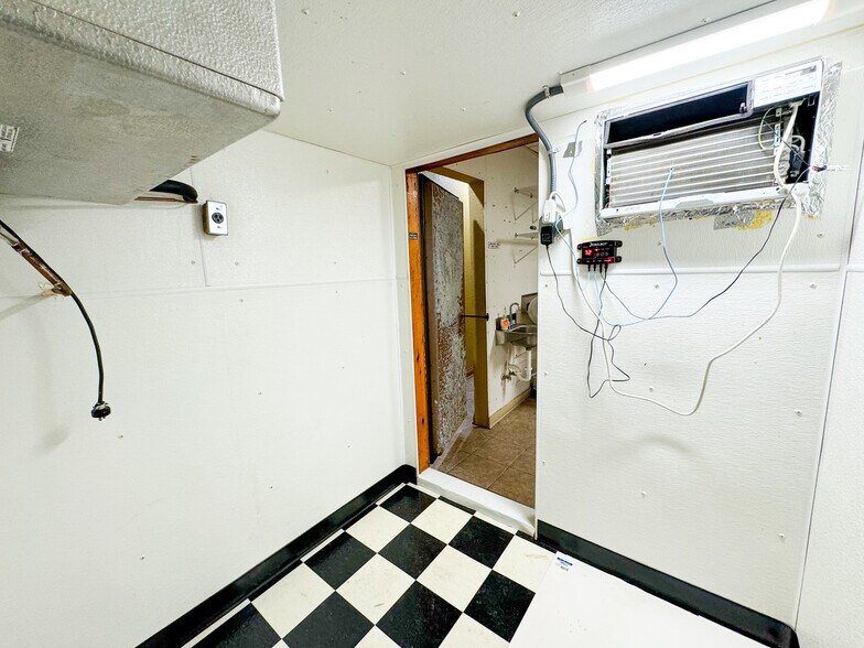 More Photos Of 101 W Main St, Syracuse Storefront Retail Residential For Lease