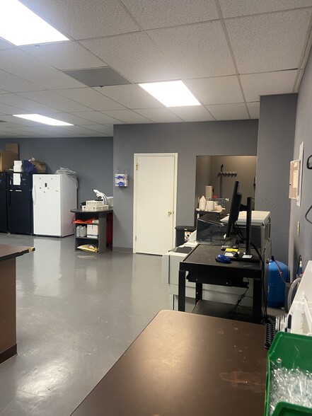 More Photos Of 941-951 S Orange Blossom Trl, Apopka Office For Lease