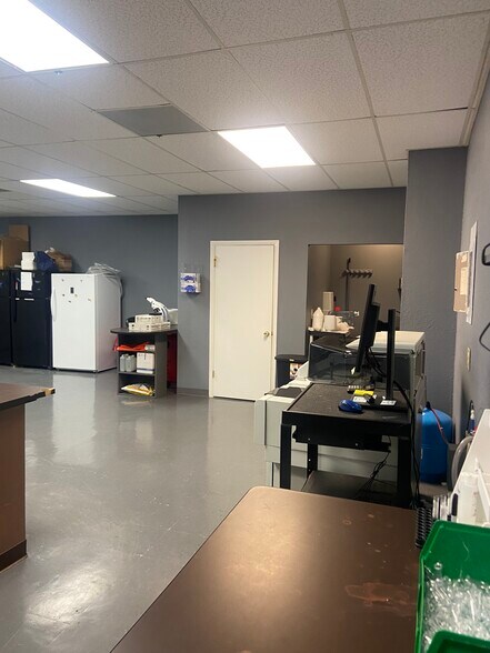 More Photos Of 941-951 S Orange Blossom Trl, Apopka Office For Lease