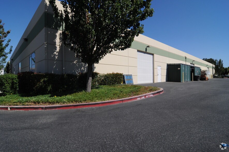 More Photos Of 215-219 Vineyard Ct, Morgan Hill Manufacturing For Sale