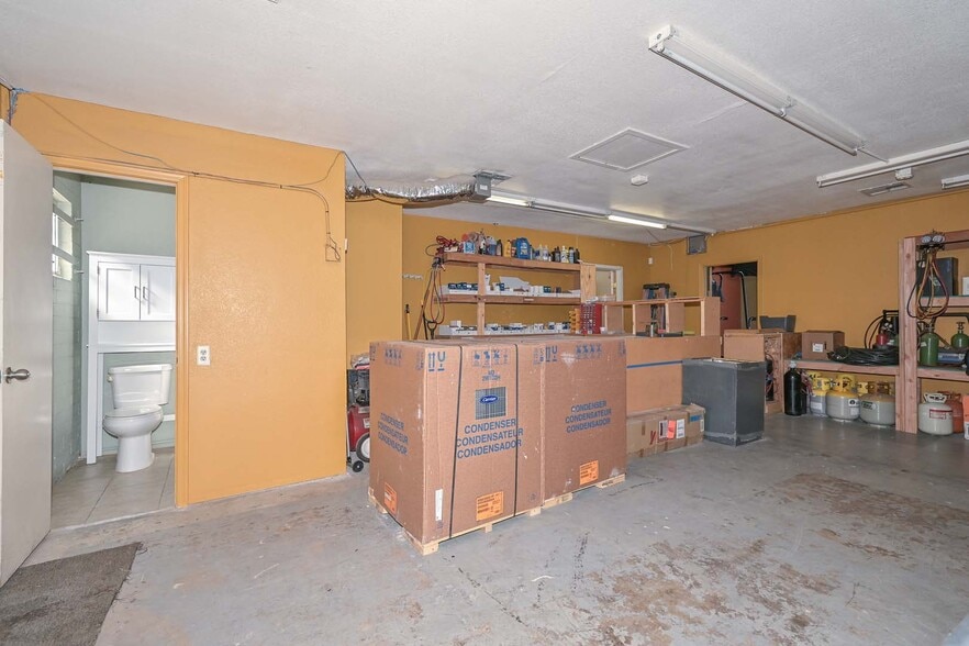 More Photos Of 11123-11127 W Nevada Ave, Youngtown Office For Sale