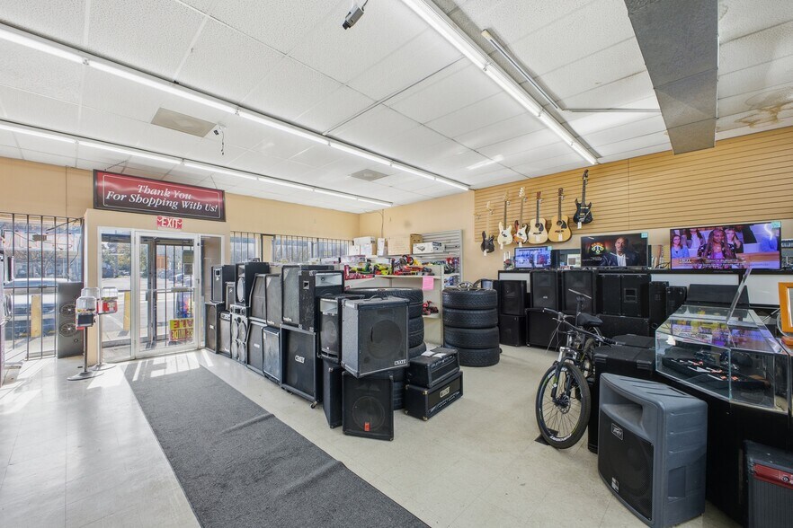 More Photos Of 3210 E Main St, Columbus Freestanding For Sale