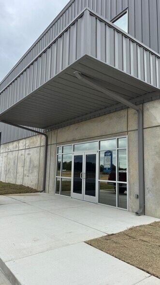 More Photos Of 17 Tab Way, Baldwyn Warehouse For Sale