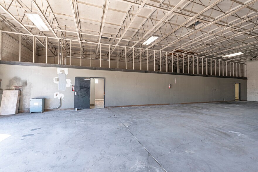 More Photos Of 1003 E G St, Wilmington Warehouse For Lease